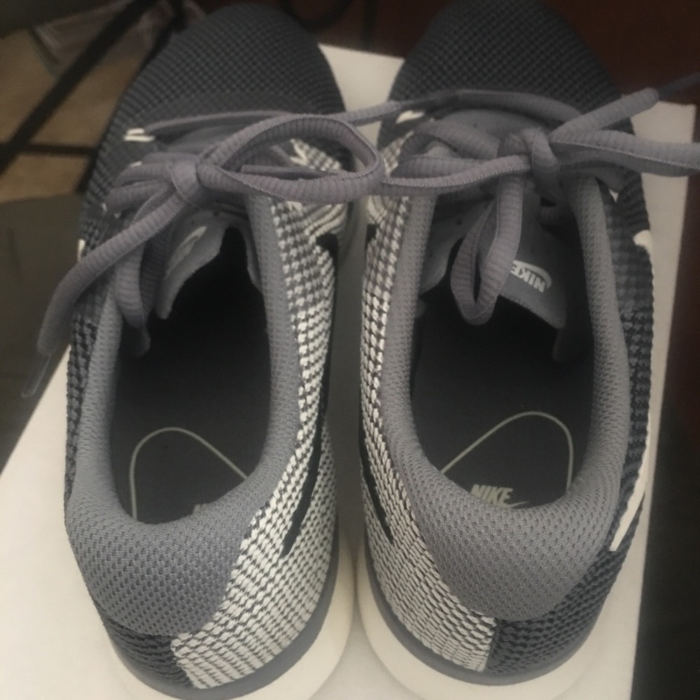 Women’s Nike tanjun Racer shoe grey size 7 - Picture 4 of 5